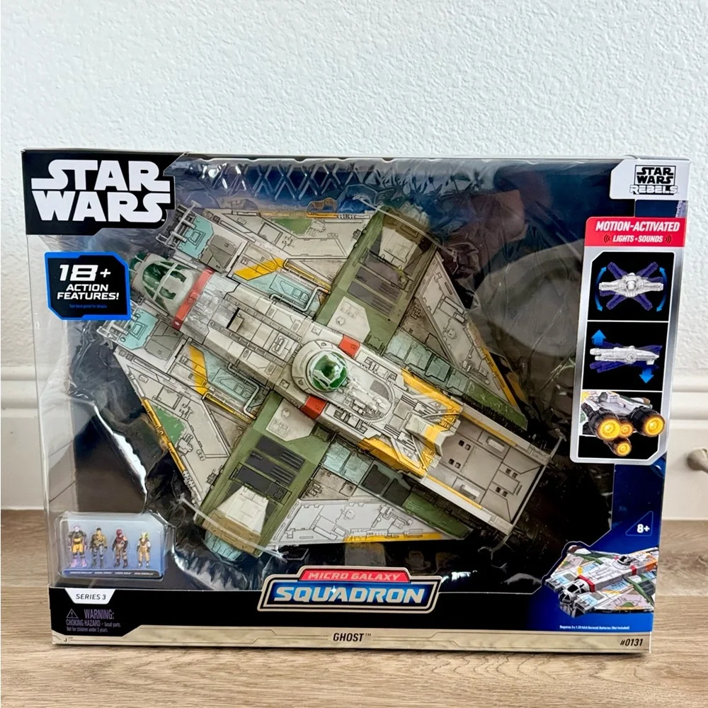DISNEY STAR WARS Rebels Vehicle Micro Galaxy Ghost with Mini Figures. New !